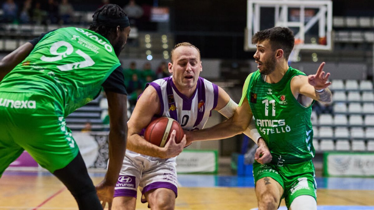 Amics Castelló-UEMC Real Valladolid Baloncesto. / LOF