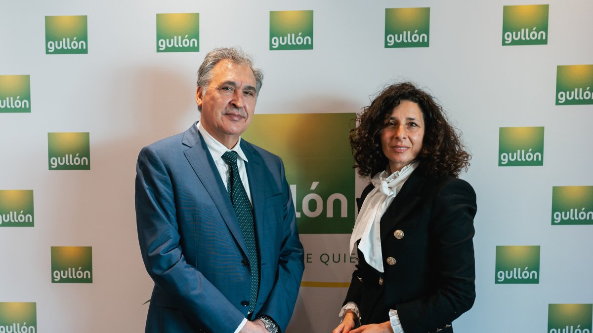 Juan Miguel Martínez Gabaldón, consejero delegado y director general, y Lourdes Gullón, presidenta de Galletas Gullón.