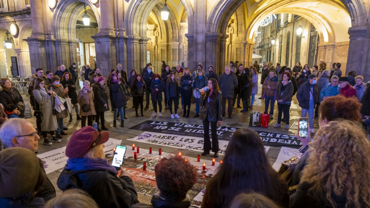 Concentración en la Plaza Mayor de Salamanca ante el aumento de asesinatos por violencia de género