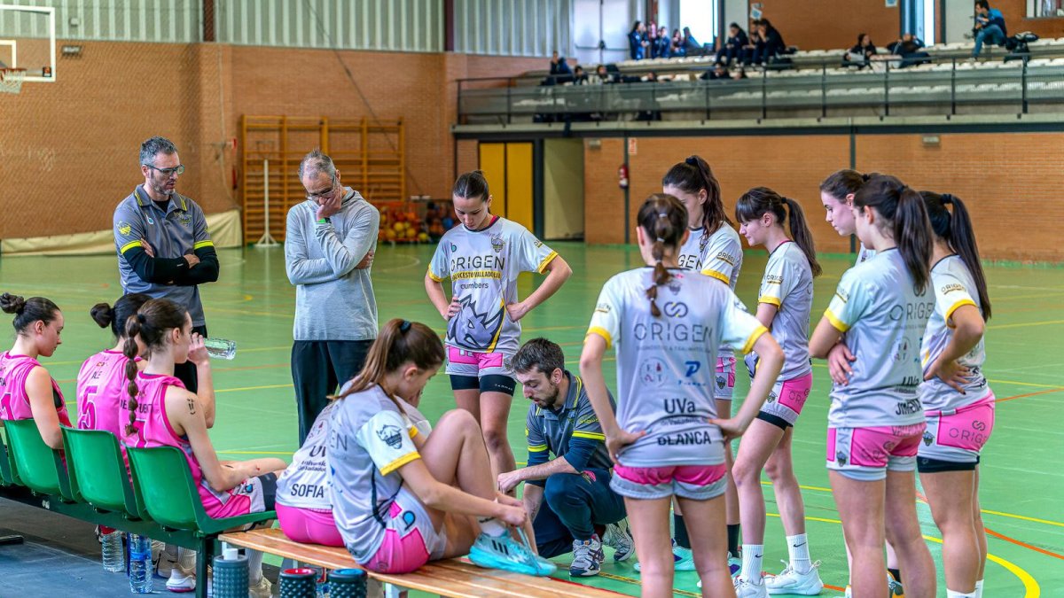 Imagen de un tiempo muerto de uno de los equipos autonómicos de Origen Baloncesto Valladolid