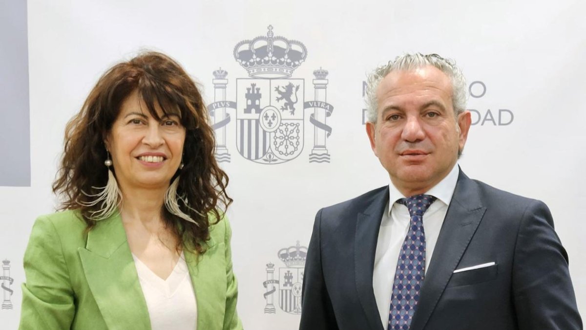 La ministra de Igualdad, Ana Redondo, con el delegado del Gobierno en Castilla y León, Nicanor Sen