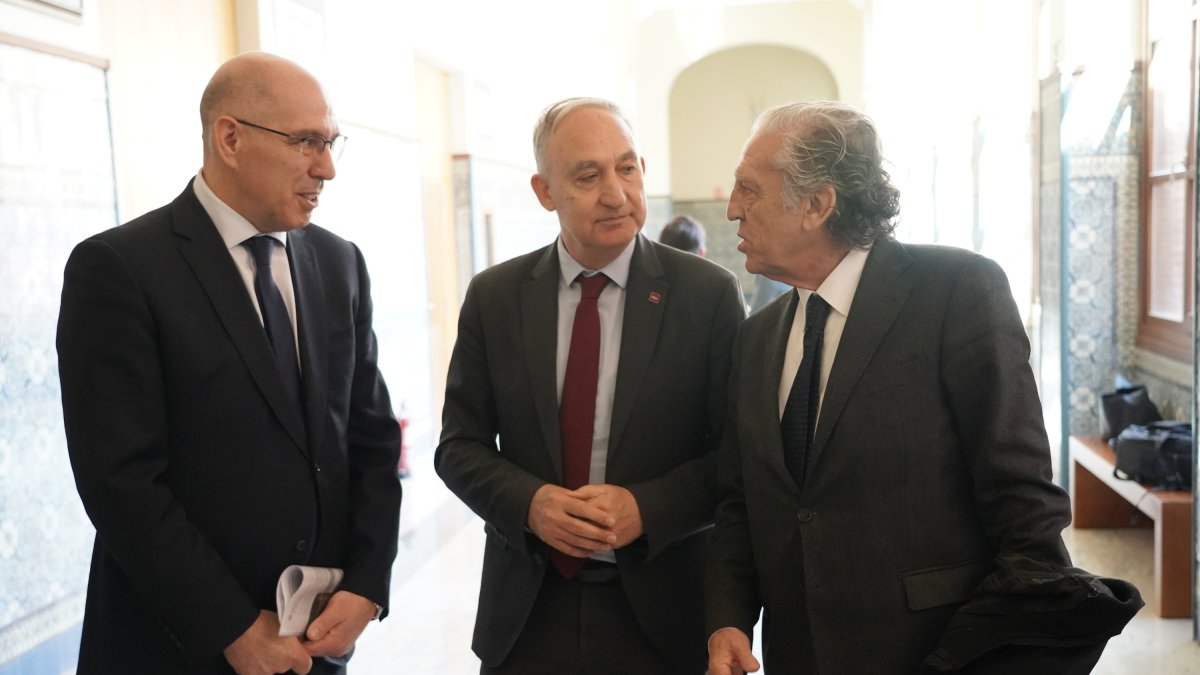 El rector de la Universidad de Valladolid, Antonio Largo, inaugura la jornada ‘Los retornos sociales de la descarbonización, mucho más que un medioambiente saludable’