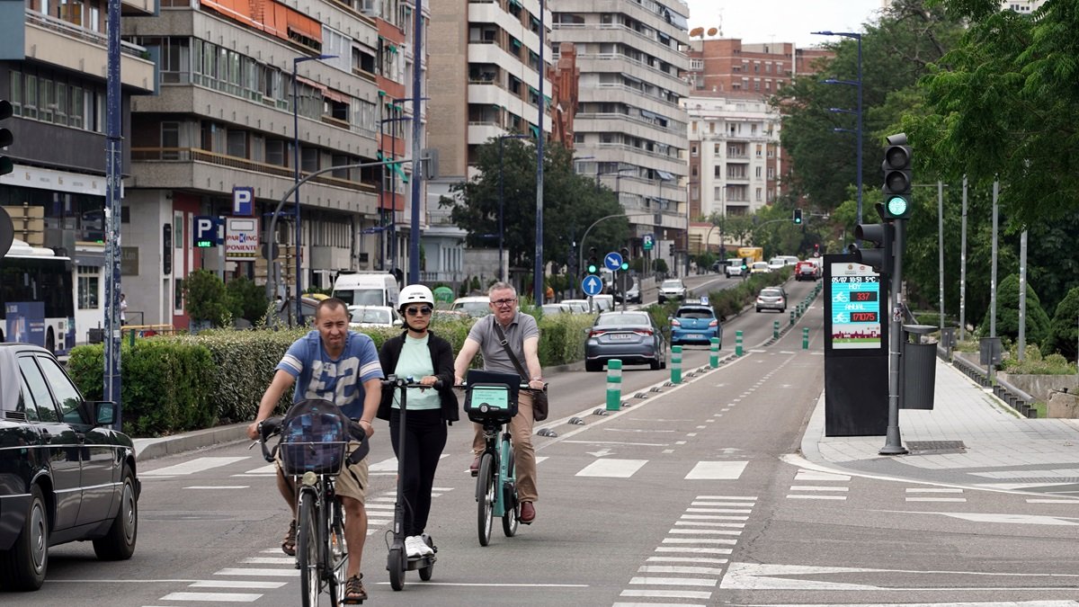 Carril bici del paseo de Isabel la Católica de Valladolid.