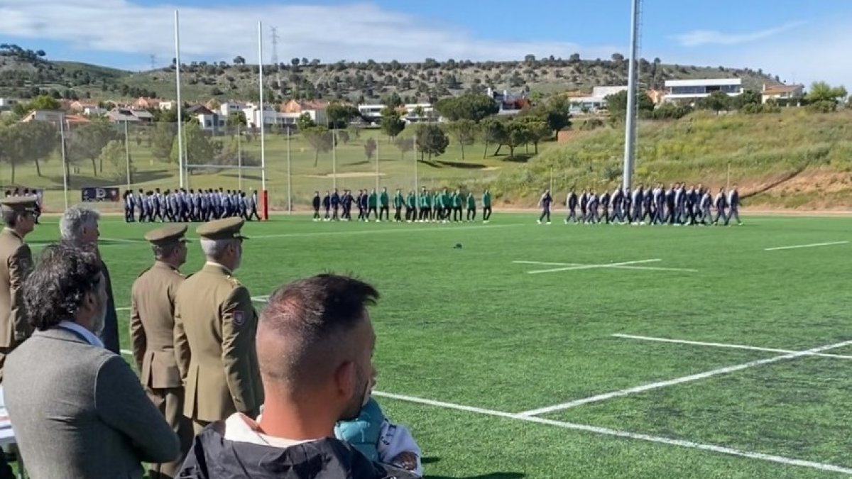 Un momento del desfile de equipos del Ejército en Sotoverde.