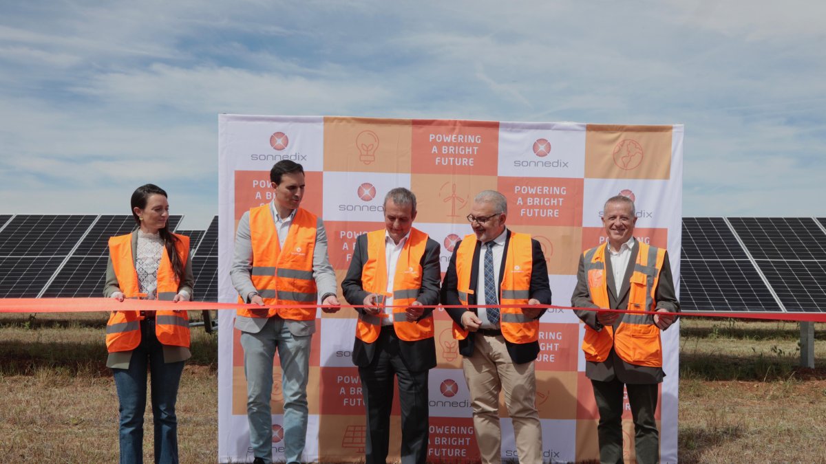 Inauguración de una planta fotovoltaica de Sonnedix en la zona de El Carrascal, Medina del Campo