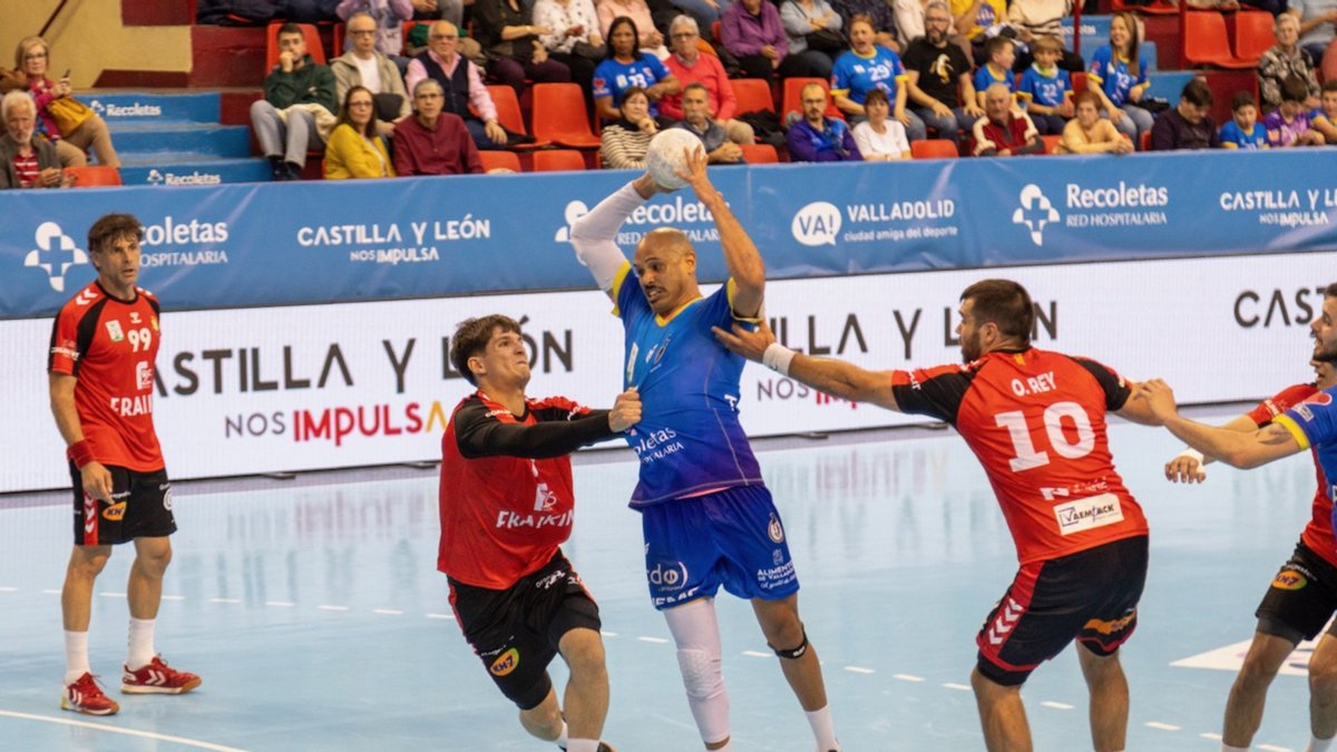 Freitas aguanta el balón a dos manos en el reciente partido frente al Granollers.