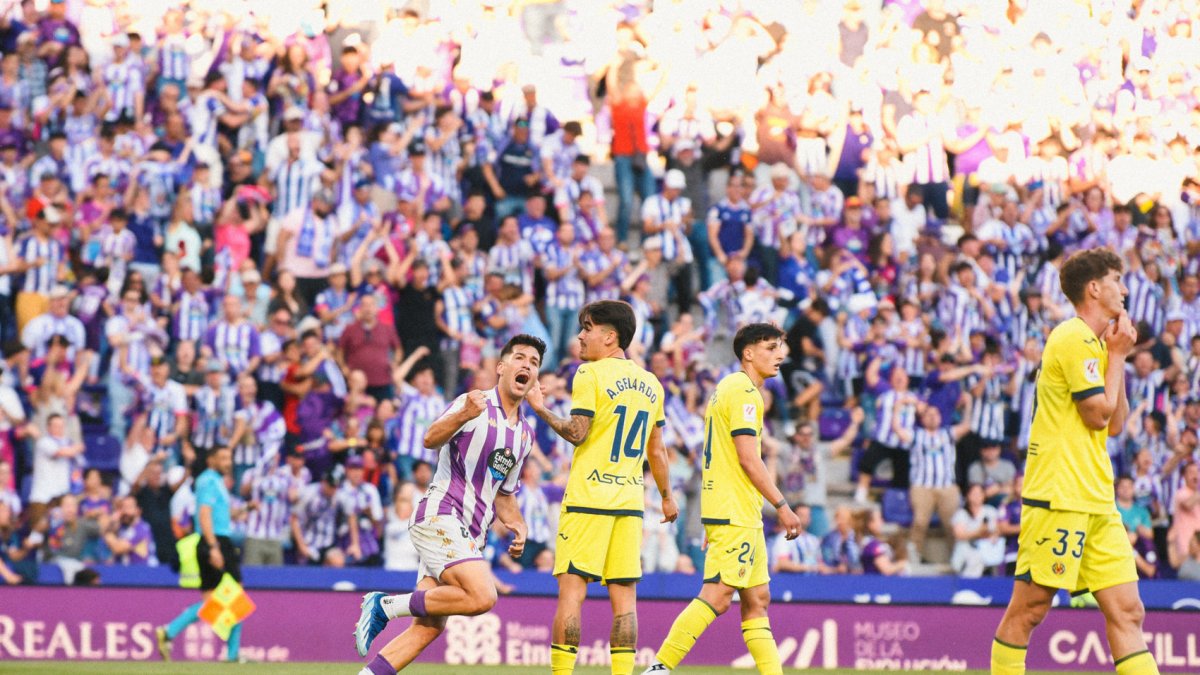 Víctor Meseguer celebra su gol al Villarreal B.