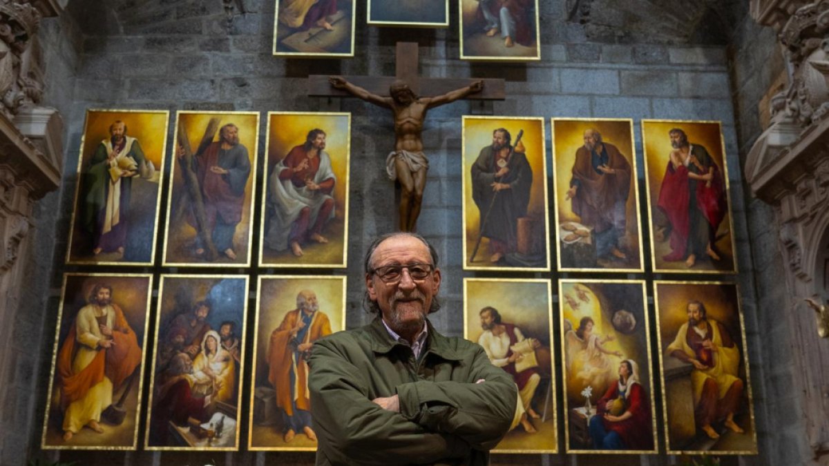 Alejandro Mesonero, frente a su obra de la Iglesia de Peñaranda de Bracamonte