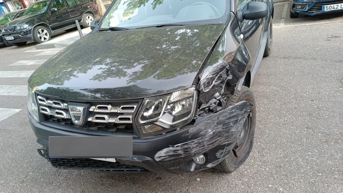 Estado de un Dacia tras la conducción por las calles de Pajarillos