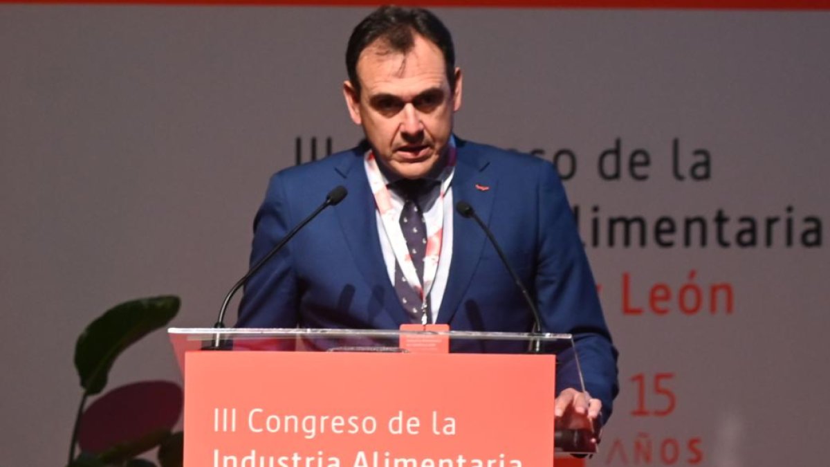 Imagen de archivo del presidente de Vitartis, Santiago Miguel Casado, durante la inauguración del III Congreso de la Industria Alimentaria de Castilla y León.