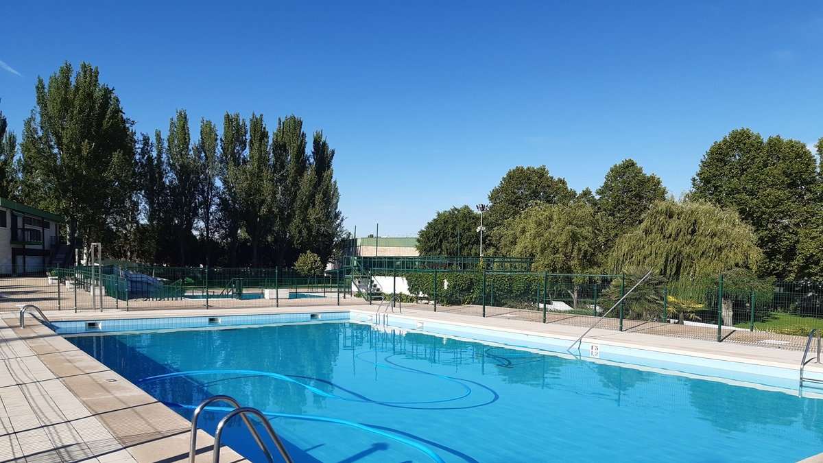 Imagen de las piscinas de Canterac listas para su apertura.