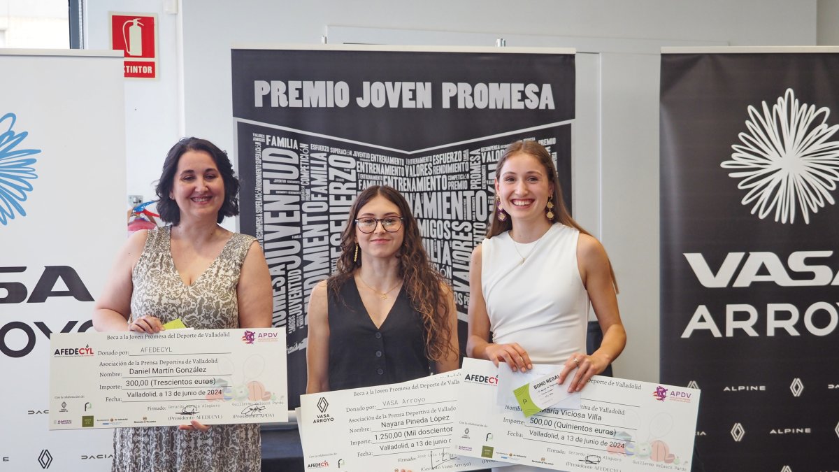 Entrega del Premio Joven Promesa a Nayara Pineda, María Viciosa y Daniel Martín