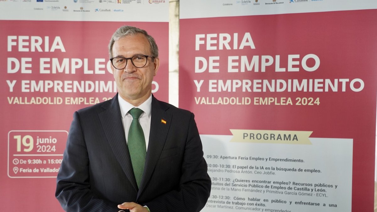 El consejero de Industria, Comercio y Empleo, Mariano Veganzones, asiste a la presentación de la Feria de Empleo y Emprendimiento 'Valladolid Emplea'
