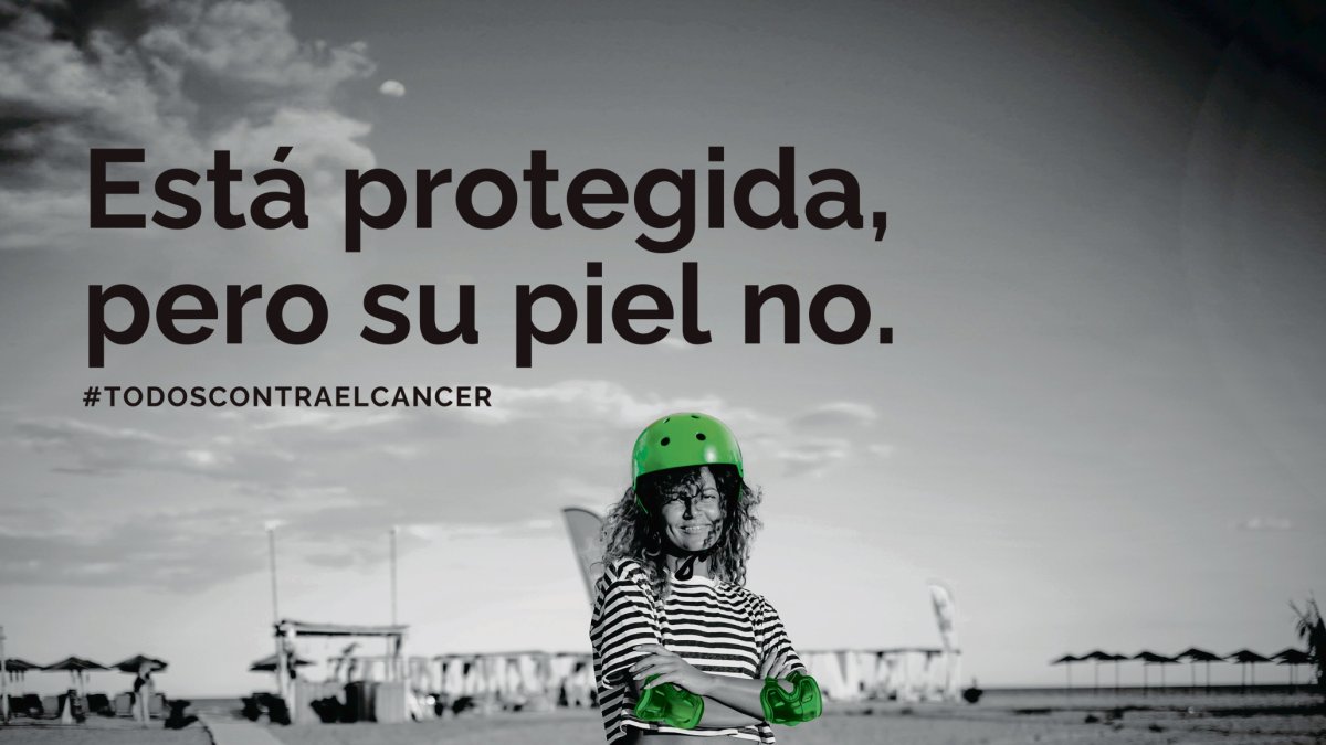 Cartel de la Asociación Española Contra el Cáncer para prevenir el cáncer de piel