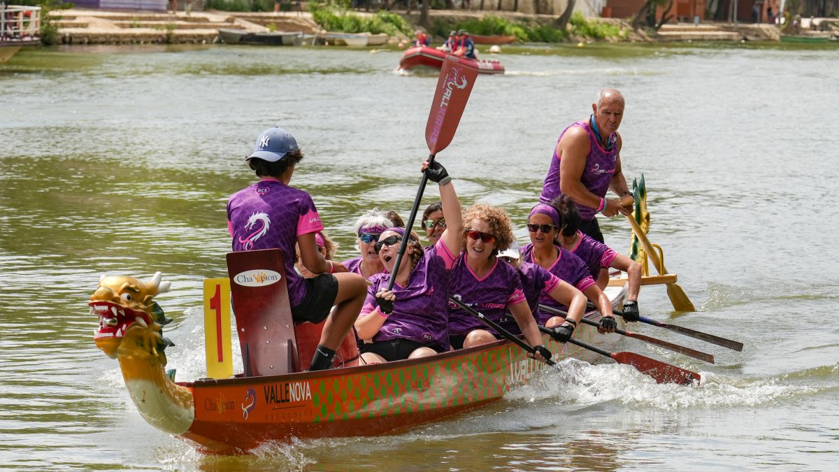 Primera regata nacional de 'Dragon Boat' en las Moreras con victoria de las Vallkirias