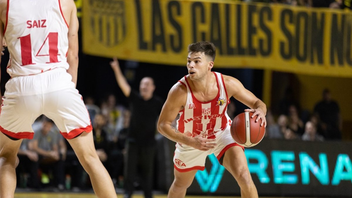 Natan Hoover, con la camiseta de Instituto en Argentina.