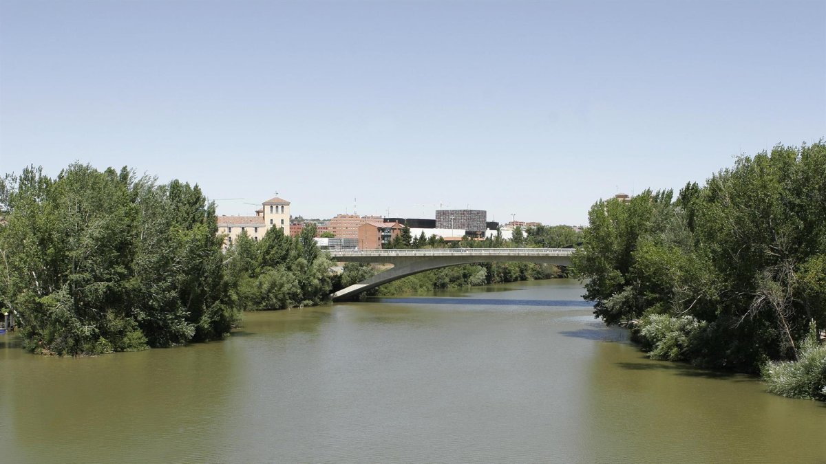 Río Pisuerga fotografiado desde el puente de Arturo Eyries