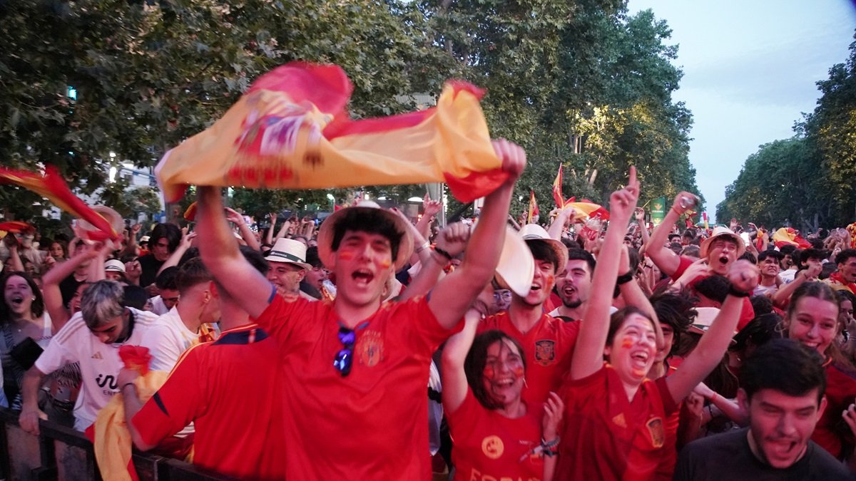 Aficionados disfrutando de la final en Valladolid