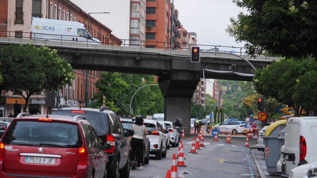 Las obras de acondicionamiento de Arco de Ladrillo cortan el paso inferior