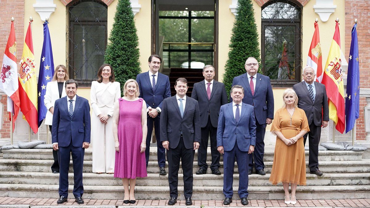 Foto de familia del nuevo Gobierno de Castilla y León