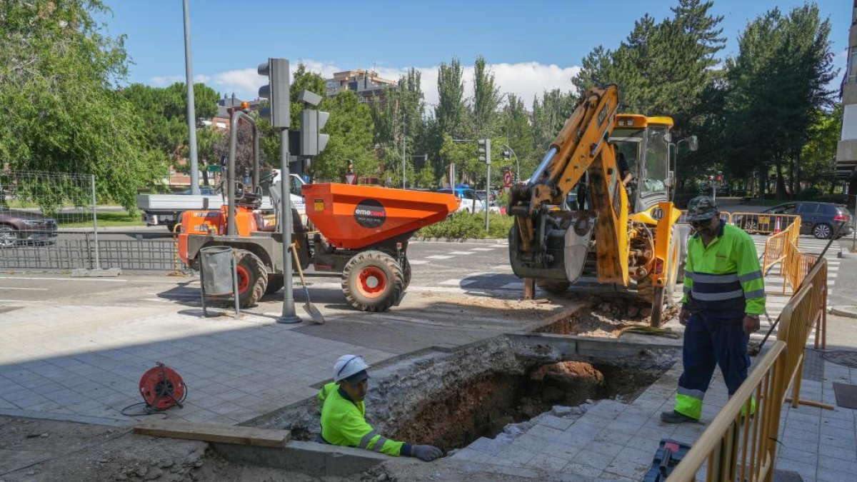 Obras de la red de calor en la Avenida Miguel Ángel Blanco