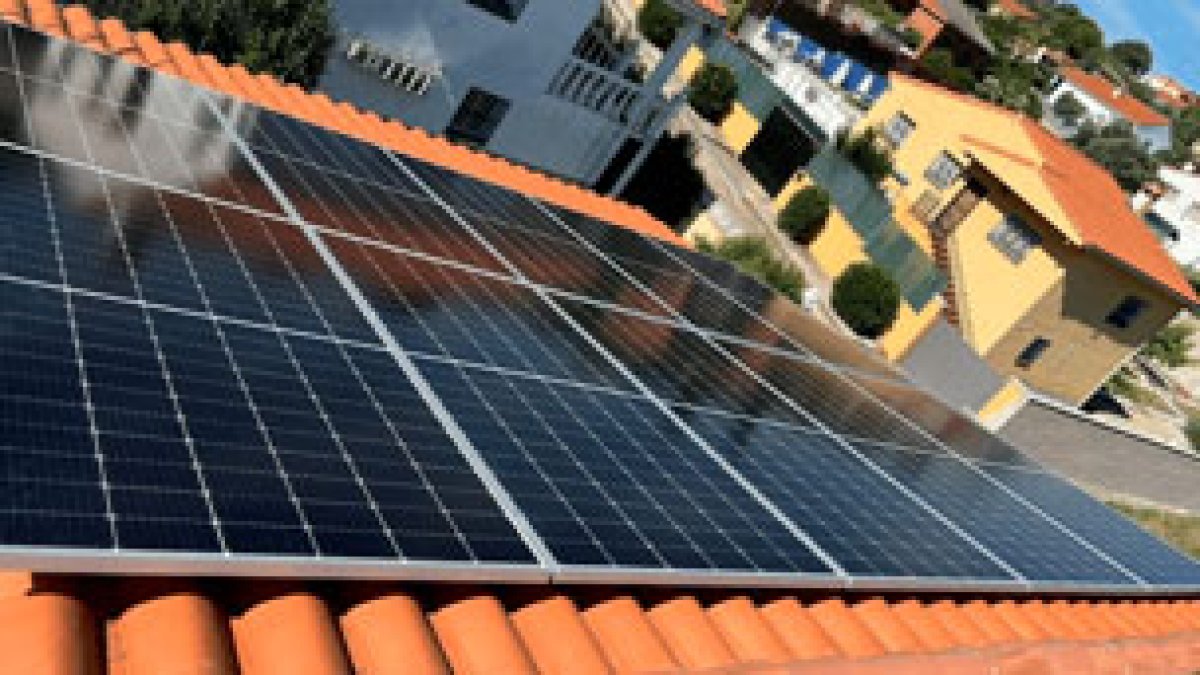 Placas solares en una zona residencial