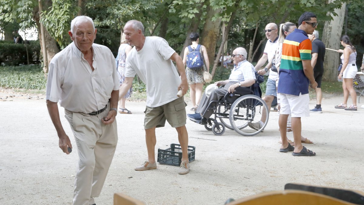 Jornada de juegos tradicionales por el Día de los Abuelos en el Campo Grande