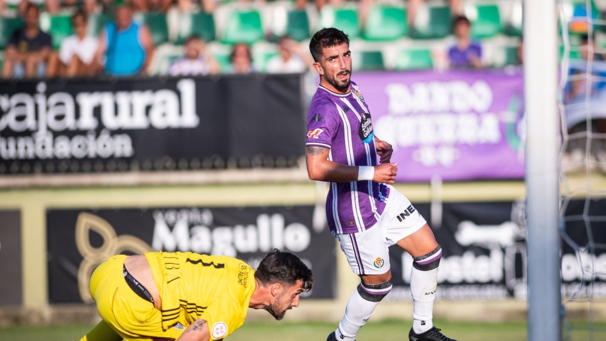 Monchu en su último partido como blanquivioleta, ante la Gimnástica Segoviana.