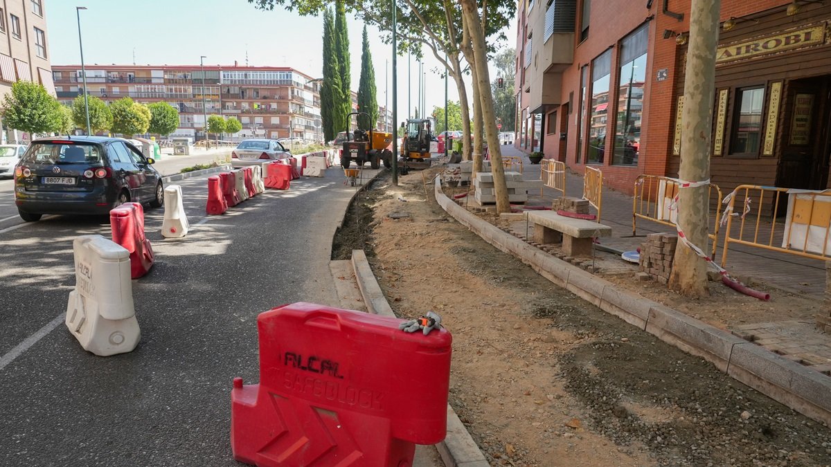 Obras del carril bici del Paseo de Juan Carlos I, próximo a la carretera de Soria