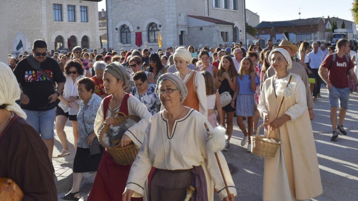 Desfile de la recreación del mito del origen de Campaspero.