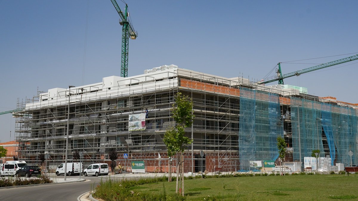 Edificio en construcción en la zona del Peral.