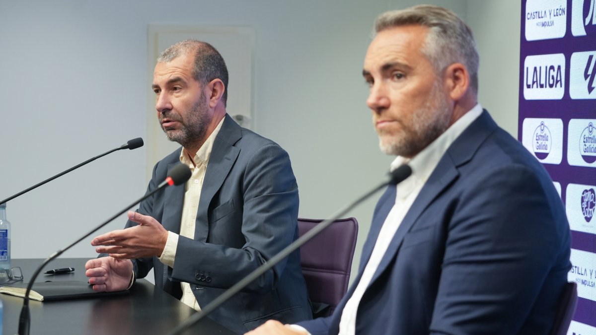 David Espinar (izquierda) y Jorge Santiago, durante la rueda de prensa común.