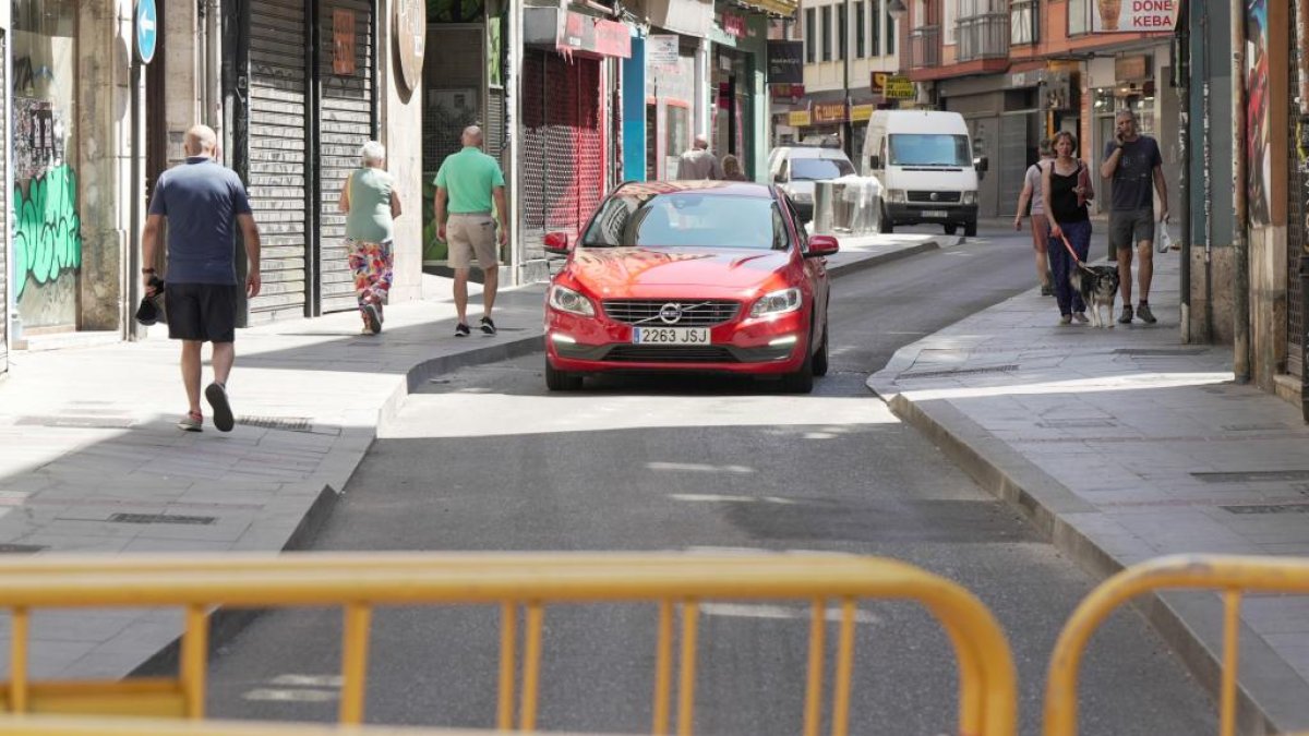 Reapertura de la calle Macías Picavea en Valladolid