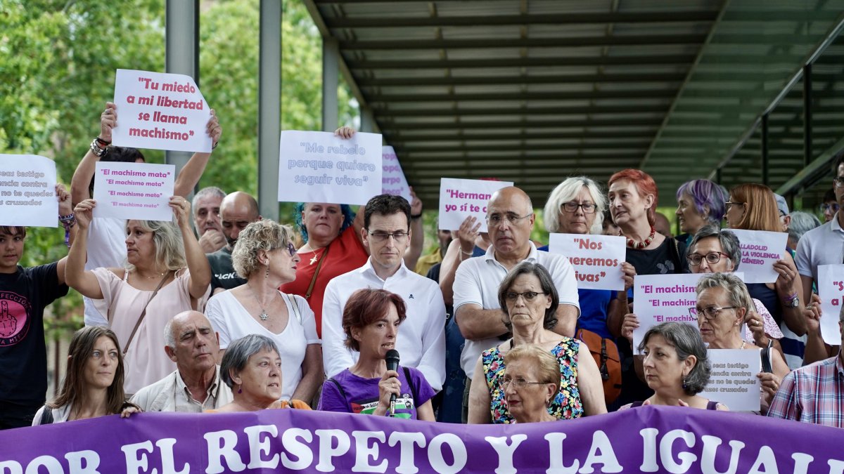 Concentración en Pajarillos en rechazo del asesinato de Mónica Álvarez convocada por Adavasymt.