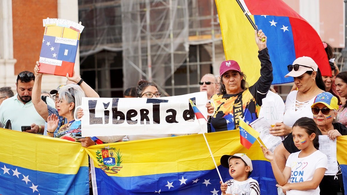 Manifestación en contra de Maduro en Valladolid