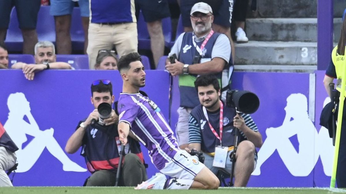 Raúl Moro celebra el gol que dio la victoria al Real Valladolid ante el Espanyol.