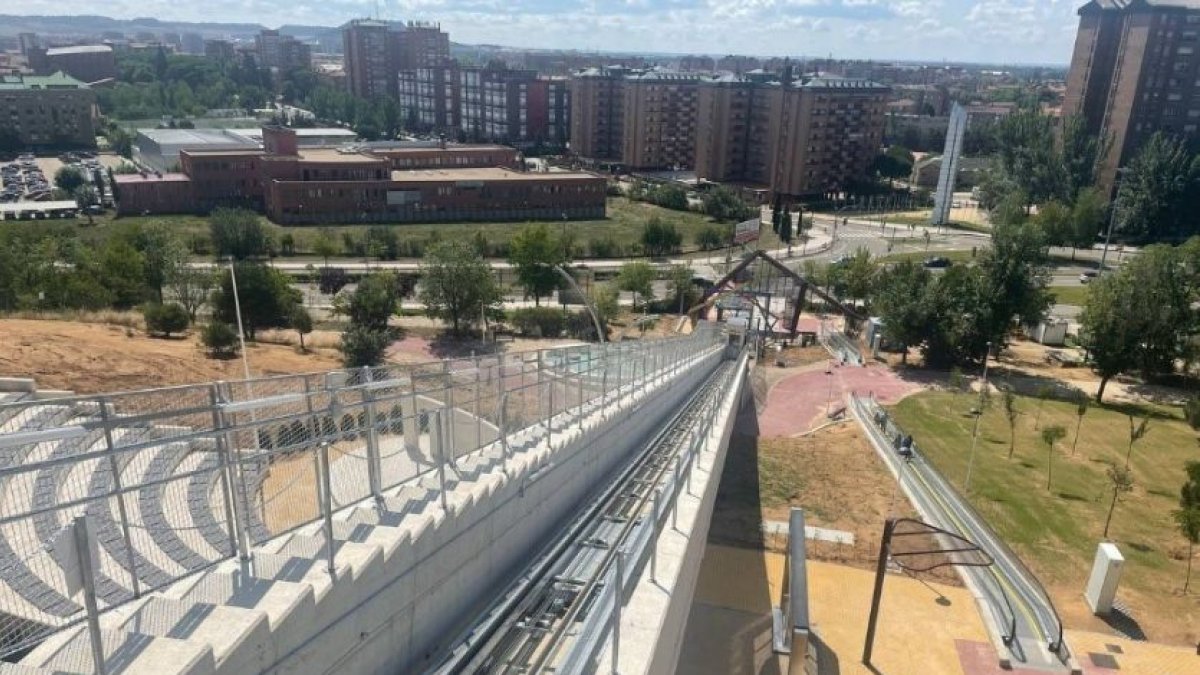 Elevadores urbanos de la ladera este del barrio de Parquesol