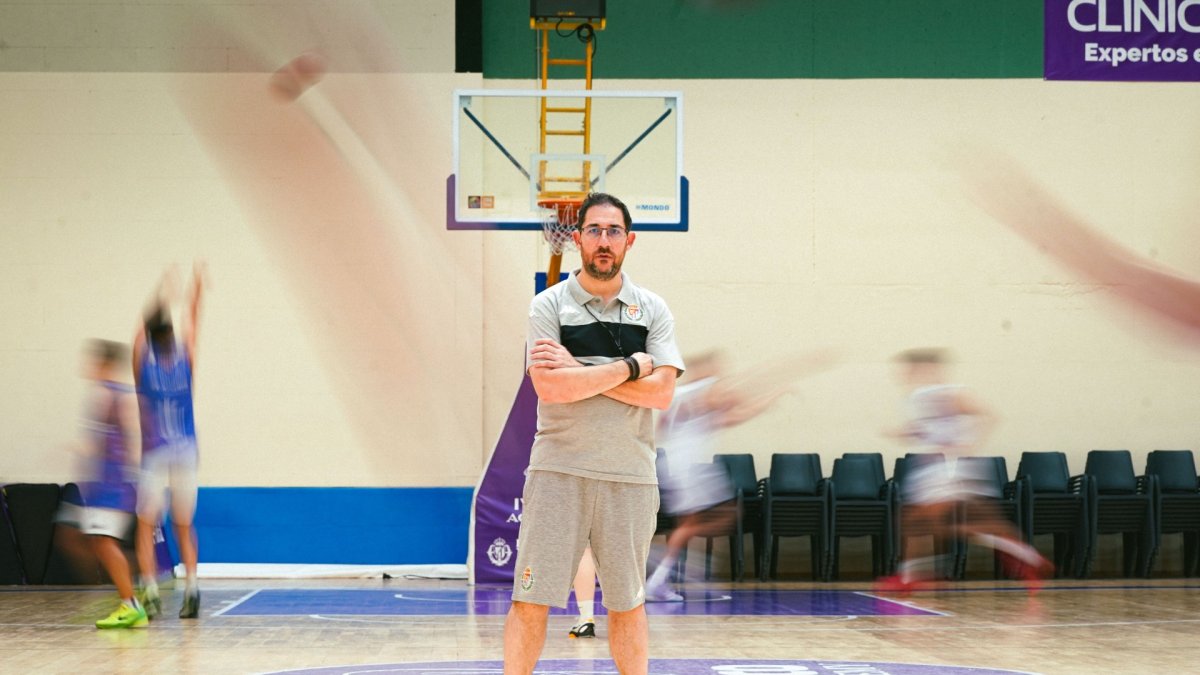 Lolo Encinas, durante su primer entrenamiento al frente del UEMC RVB.