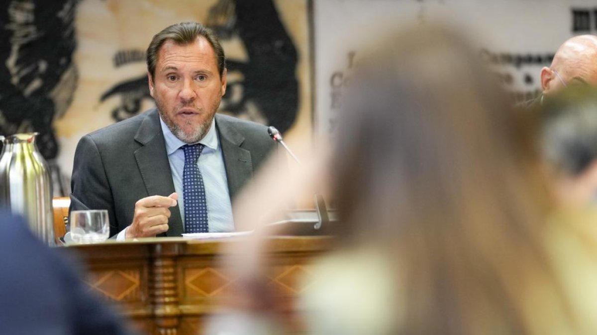 El ministro Óscar Puente, en un momento de su intervención en el Senado