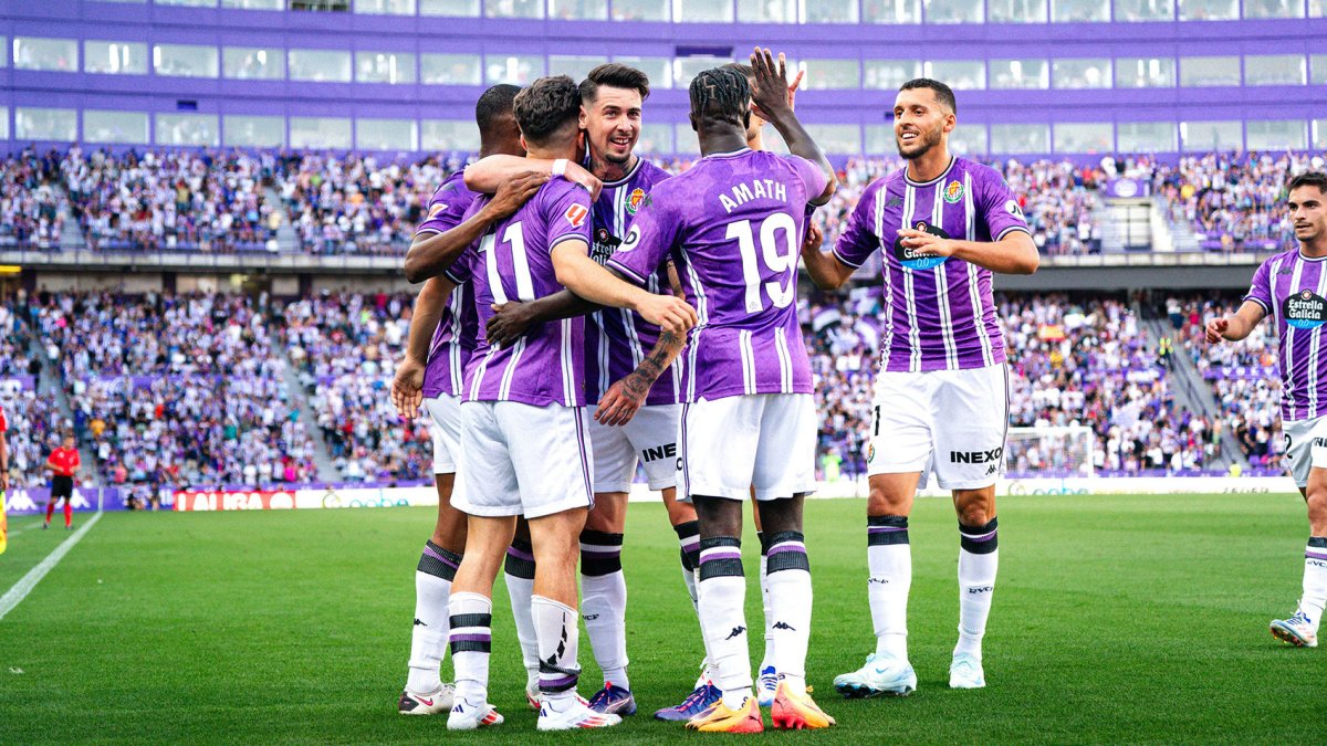 Los jugadores blanquivioleta celebran el gol deMoro al Espanyol.