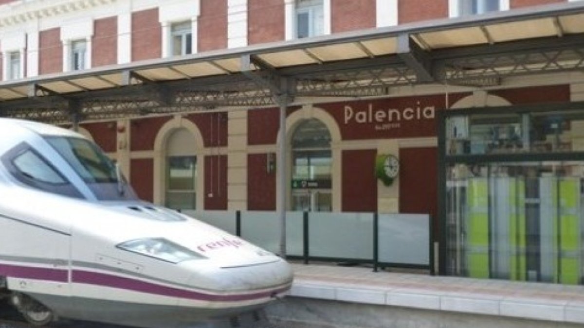 Imagen de archivo de un tren parado en la estación de Palencia.