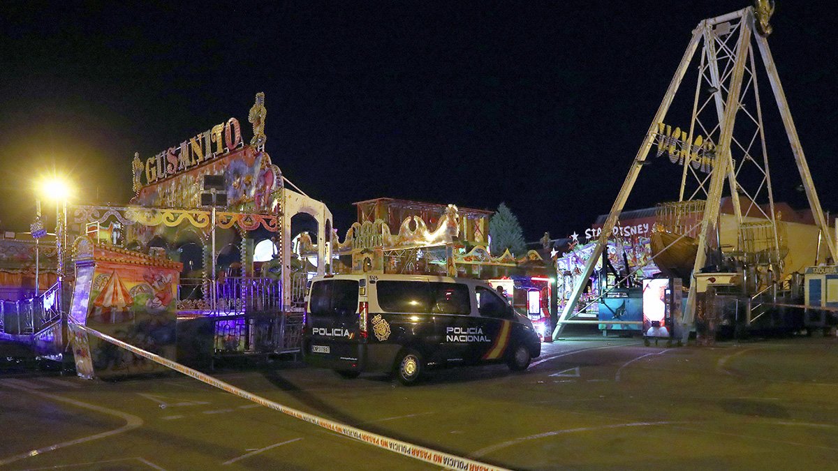 Ambulancias y policía nacional en recinto ferial de Palencia en la pasada noche