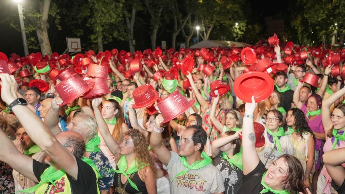 Récord Guinness del mayor número de personas poniéndose una chistera