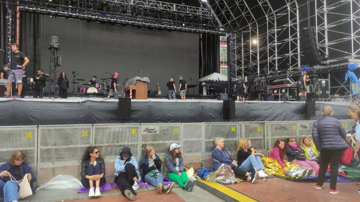 Primeras esperas para ver el concierto de Mika en la plaza Mayor de Valladolid