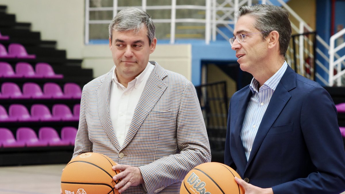 Comparecencia del presidente del real Valladolid Baloncesto Lorenzo Alonso Nistal  y del patrocinado (UEMC)r Jesús Zarzuela.