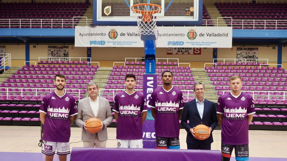 Presentación de las nuevas equipaciones del Real Valladolid Baloncesto.