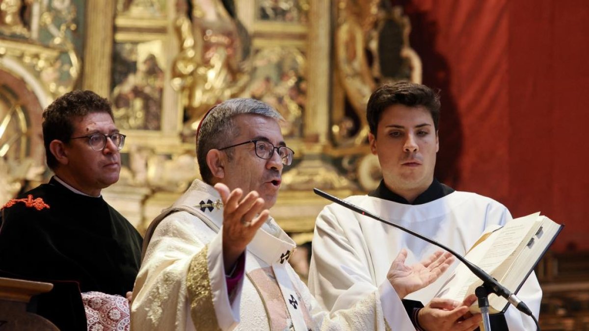 El arzobispo Luis Argüello en la misa en la catedral de la Virgen de San Lorenzo