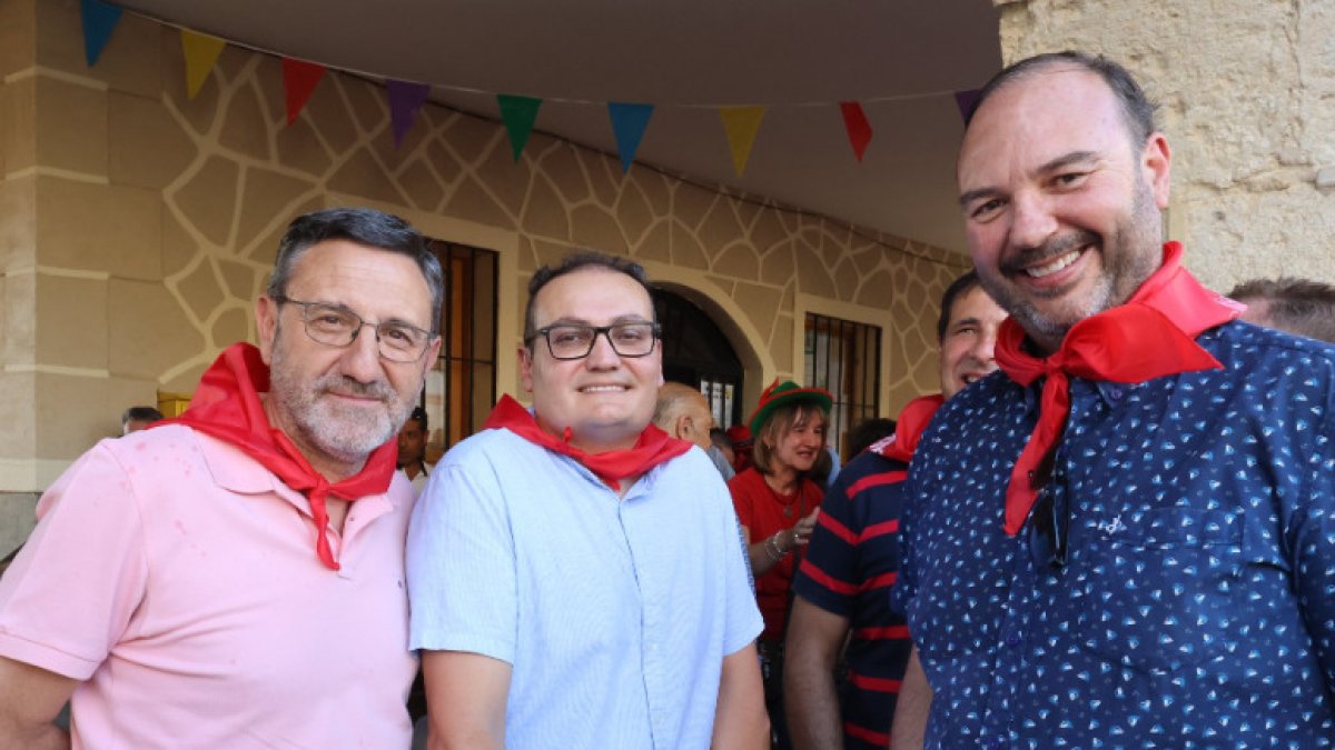 El portavoz socialista, Francisco Ferreira (izquierda), junto al ex alcalde de Tudela, Luis Javier Gómez Potente