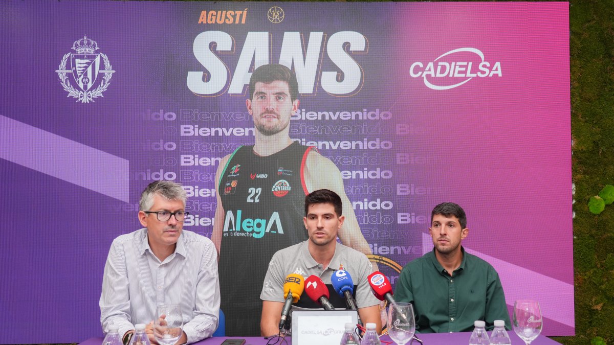 Enrique Peral, Agustí Sans y Álvaro Peña, en Cadielsa en la presentación del jugador del UEMC RVB.