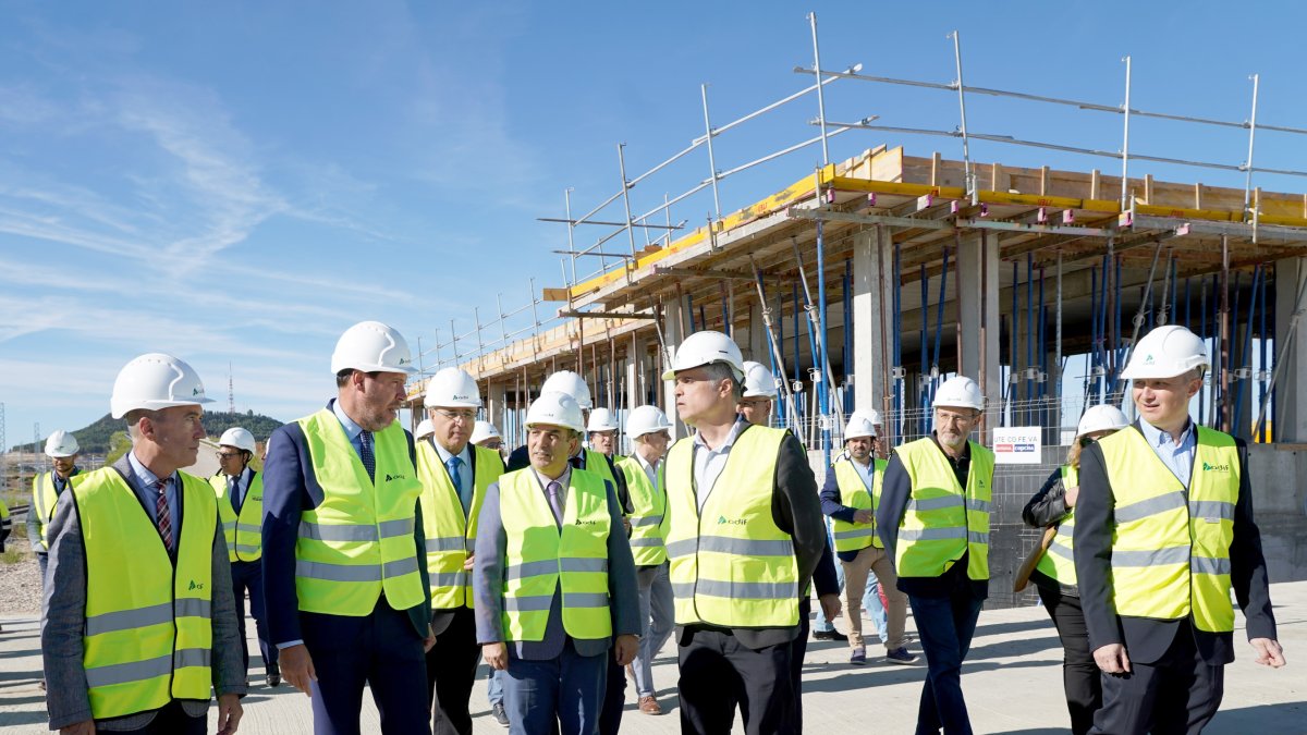 El ministro de Transportes y Movilidad Sostenible, Óscar Puente, visita las obras de la nueva estación intermodal de Valladolid.